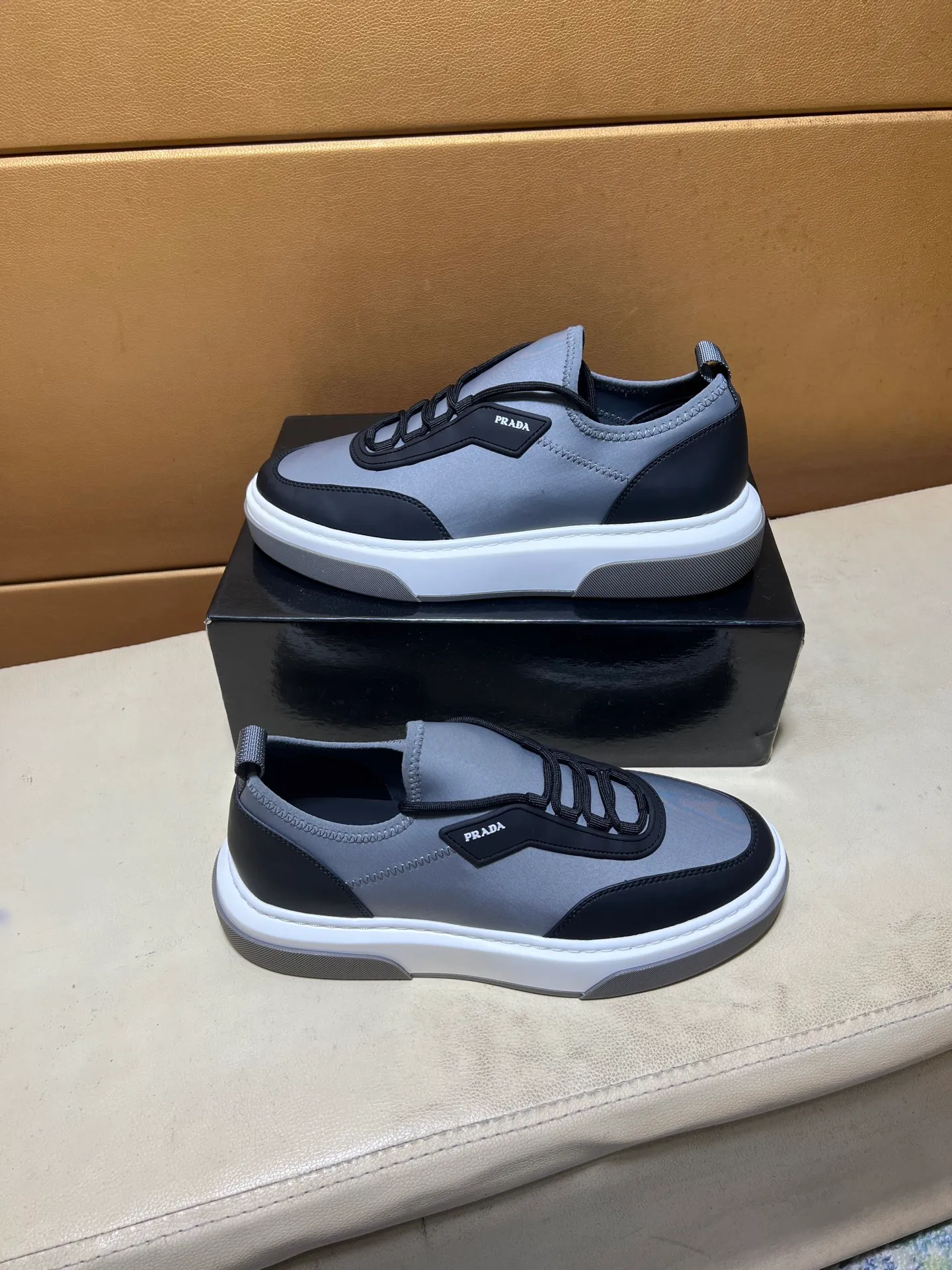 pp560💰👑👑《PRADA》【Classic Original Version】Prada: Top 🔝 Purchasing Agent 🔍🔍Sold at the latest men’s counter simultaneously, imported high-quality original version from Italy 🇮🇹: 🔝Brand silk calfskin·Shoe height, brand logo·Brand high mercerized canvas cloth·Tongue screen printing Brand logo: Prominent (high-end, extravagance, class), exquisite workmanship (imported Italian 🇮🇹 water-based mesh lining, 🐂cowhide feet), soles: original soles specially provided by the original factory, double-layer movable molding: transparent air cushion bottom, environmentally friendly, wear-resistant, ultra-light, comfortable, 🌲🌲🌲, real-life photos 🎬The real ones are more beautiful Code number 38-44